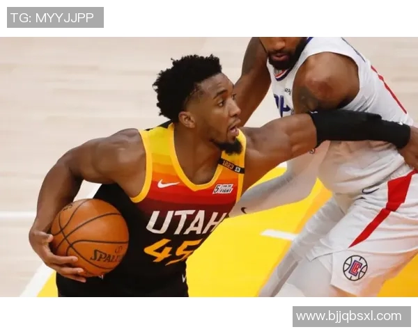 多诺万米切尔引领球队新篇章展现超凡篮球才华与领导力